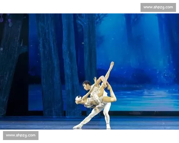 千万粉杂技夫妻暂别：16 年顶人绝技背后的颈椎危机